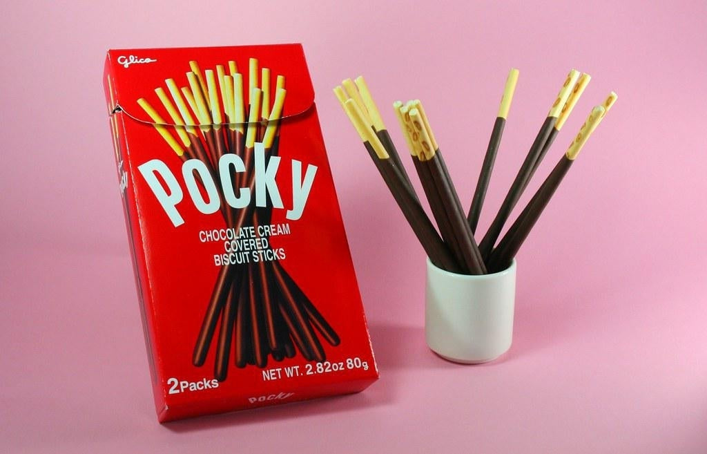 http://japanesetaste.com/cdn/shop/articles/all-about-japans-beloved-chocolate-snack-pocky-japanese-taste.jpg?v=1694487156&width=5760