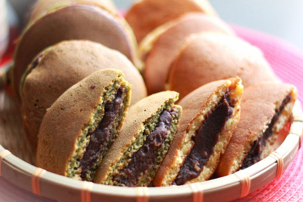 How To Make Matcha Dorayaki (Sweet Pancakes With Red Bean Recipe)
