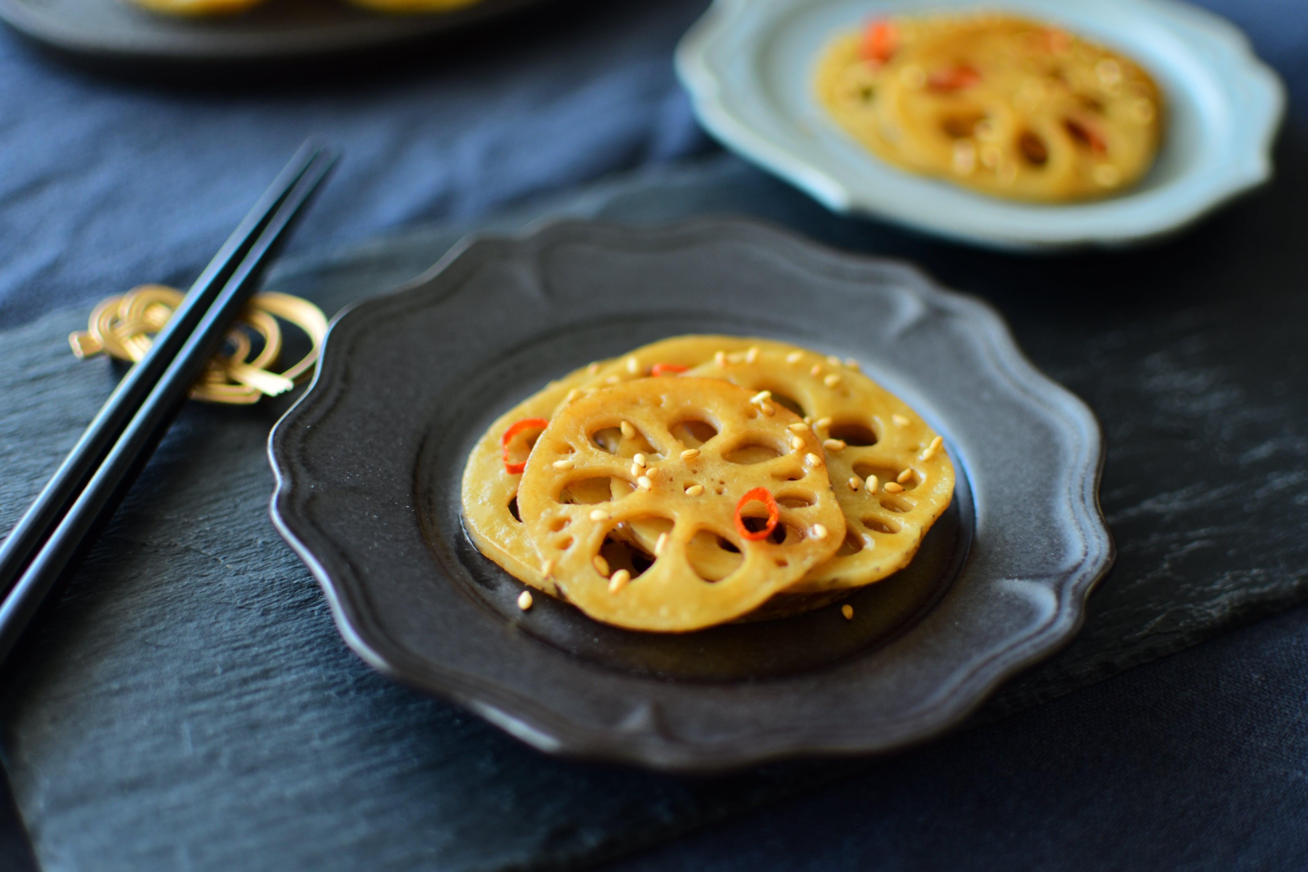 http://japanesetaste.com/cdn/shop/articles/how-to-make-kinpira-renkon-japanese-braised-lotus-root-japanese-taste.jpg?v=1698893183&width=5760