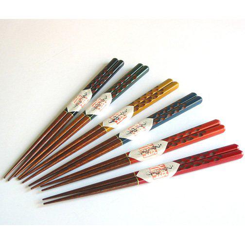 Isuke-Lacquered-Wooden-Japanese-Chopsticks-1-2023-11-07T07:51:01.892Z.jpg