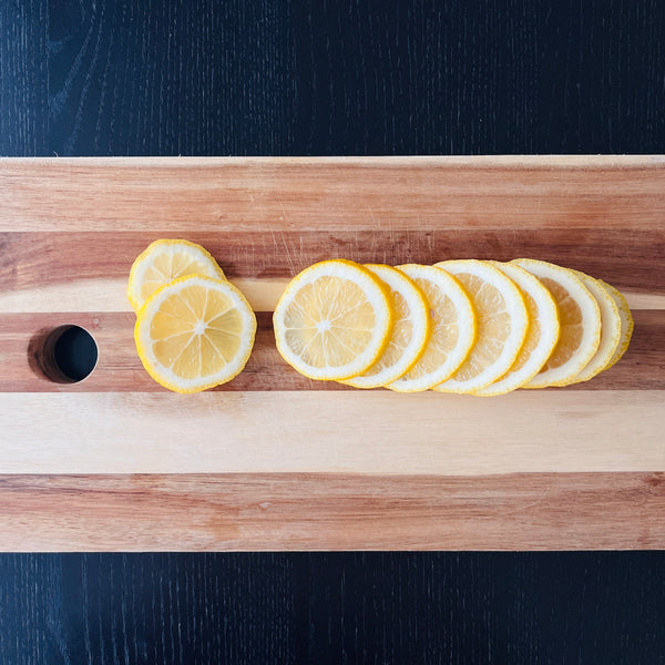 slicing the lemons