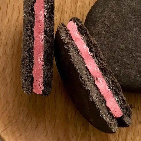 Meiji Rich Chocolate Chocolate Sand Strawberry Sandwich Cookies (Pack of 5)