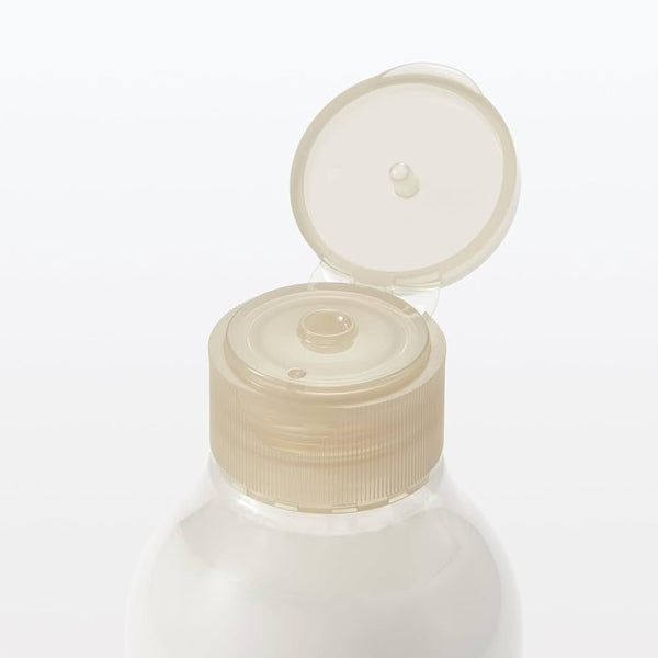 Muji-Light-Moisturizing-Emulsion-Milky-Lotion-for-Sensitive-Skin-200ml-2-2024-01-10T08:15:26.620Z.jpg