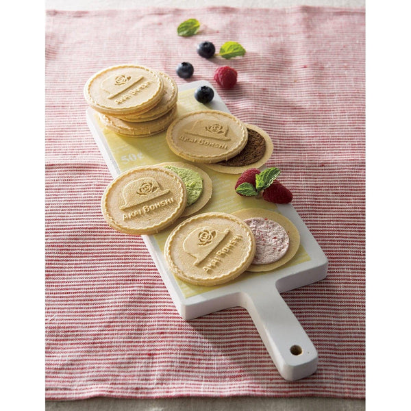 Akai Bohshi Whipped Chocolate Sandwich Cookies 4 Assorted Flavors 32 Pieces
