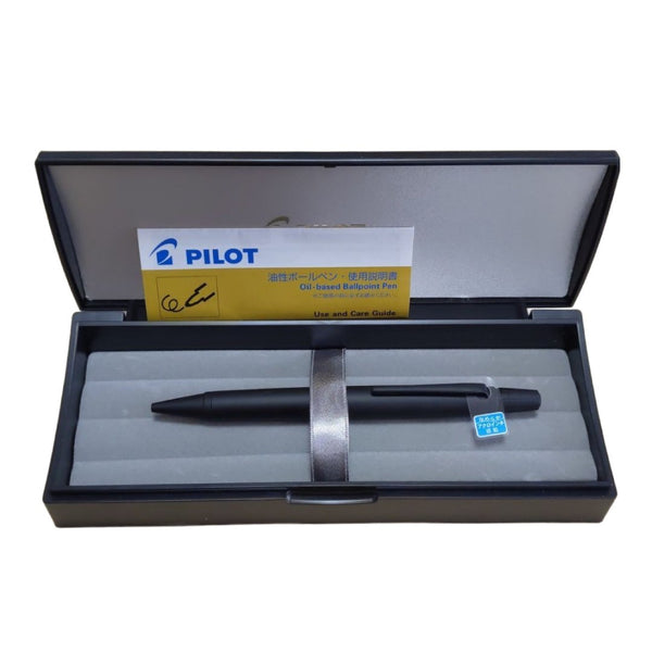 Pilot-Raiz-Premium-Fine-Writing-Ballpoint-Pen-Midnight-Black-0-7mm-2-2024-01-04T02:57:53.801Z.jpg