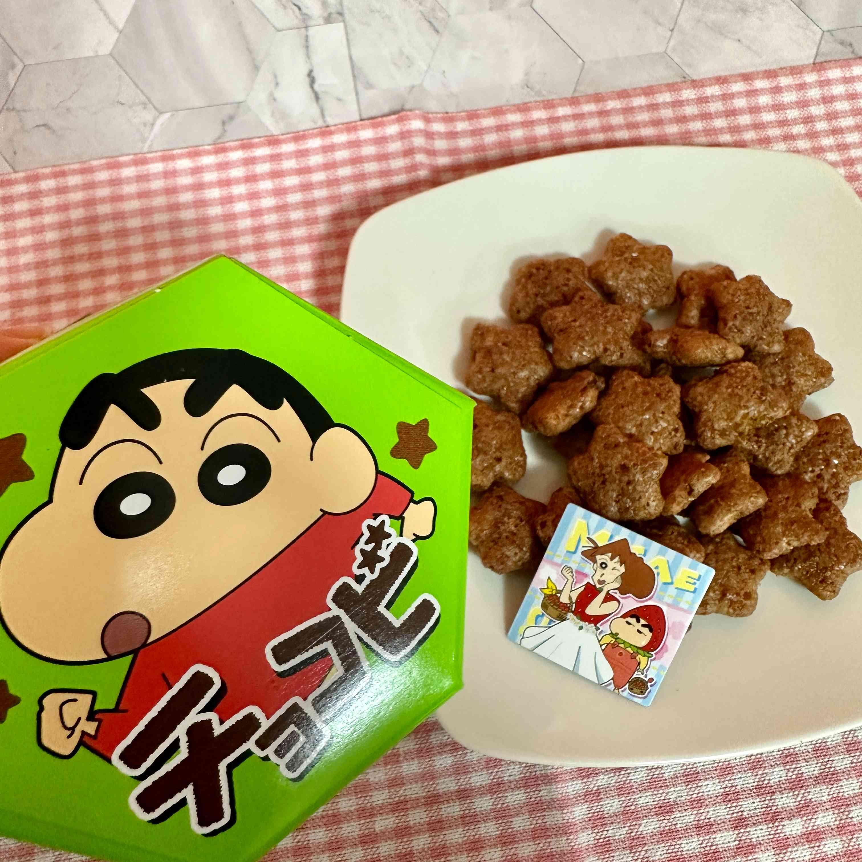 Tohato Chocobi Star Shaped Chocolate Corn Puff Snack + Shin-Chan Stick
