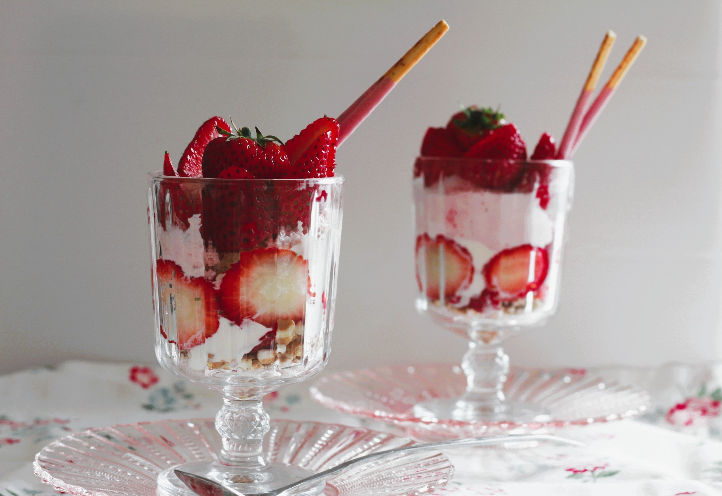 https://japanesetaste.com/cdn/shop/articles/Japanese-Style_Strawberry_Parfait_Cover-6_486fecd0-9d4b-4034-9093-98a86bc0d592.jpg?v=1766106317&width=5760