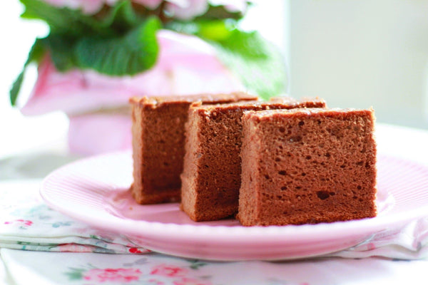 How To Make Chocolate Castella Cake (Japanese Chocolate Sponge Cake Recipe)