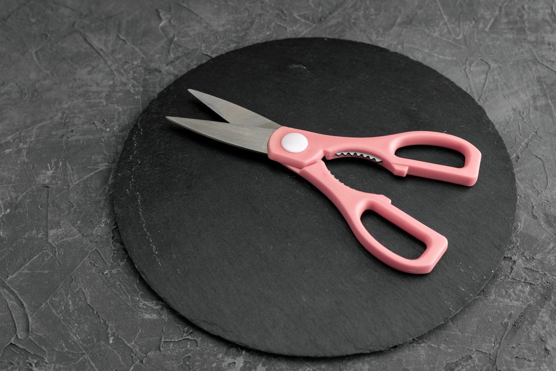  MITSUMOTO SAKARI Japanese Kitchen Scissors All Purpose, Black  Titanium Plated Heavy Duty Kitchen Scissors, Multipurpose Cooking and Herb  Scissors, Micro Serrated: Home & Kitchen
