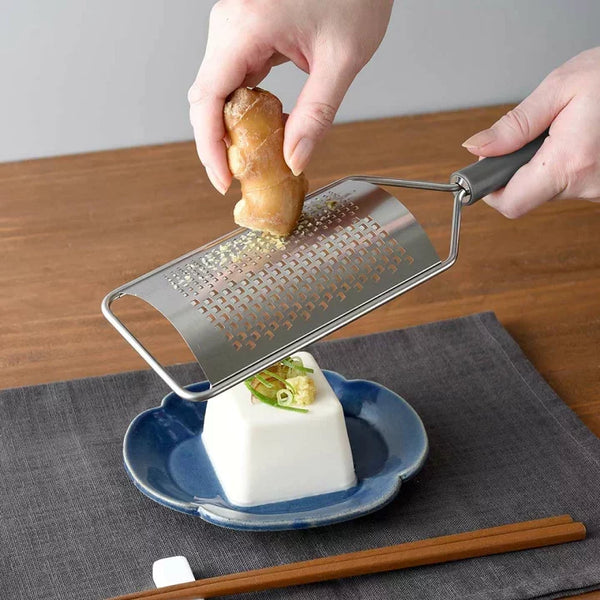 Arnest-Handheld-2-Way-Fine-and-Coarse-Quality-Cheese-Grater-3-2024-05-29T04:55:54.581Z.webp