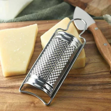 Handheld-Half-Round-Metal-Cheese-Grater-for-Hard-and-Soft-Cheese-3-2024-04-22T07:19:59.428Z.webp