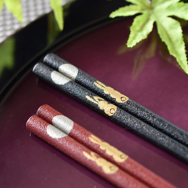 Isuke-Dry-Lacquer-Chopsticks-In-Wooden-Box-Rabbit-Design--Set-of-2-Pairs--4-2023-11-08T01:35:40.926Z.jpg