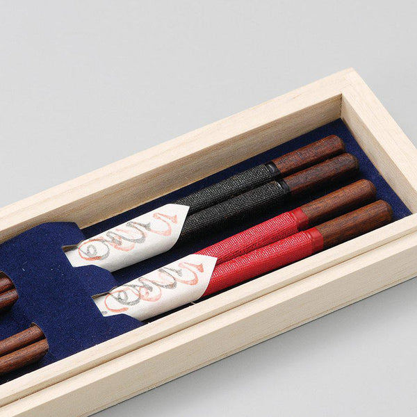 Isuke-Lacquered-Japanese-Chopsticks-In-Wooden-Box--Set-of-2-Pairs--2-2023-11-28T06:38:50.296Z.jpg