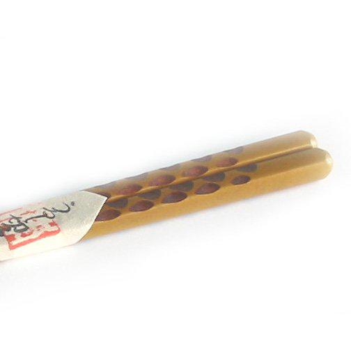 Isuke-Lacquered-Wooden-Japanese-Chopsticks-Yellow-1-2023-11-07T07:43:28.600Z.jpg