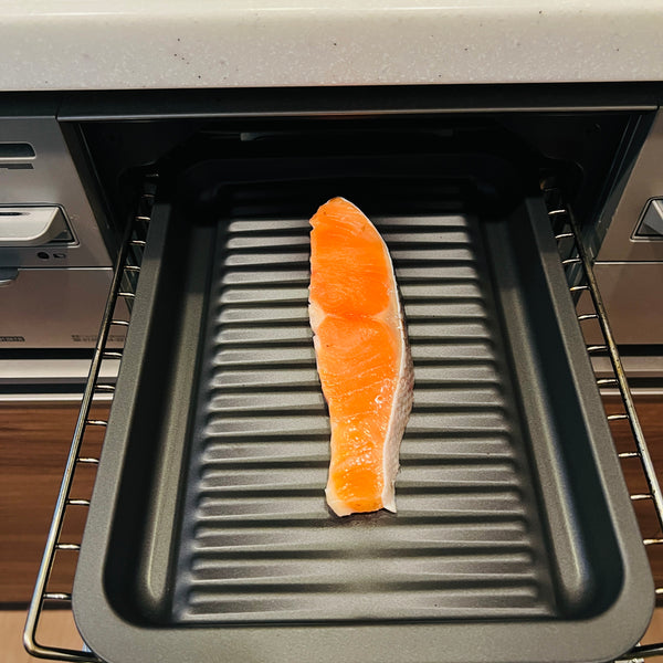 grilling the salmon fillet