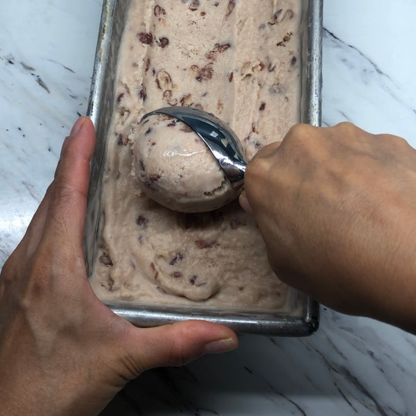 scooping the red bean ice cream