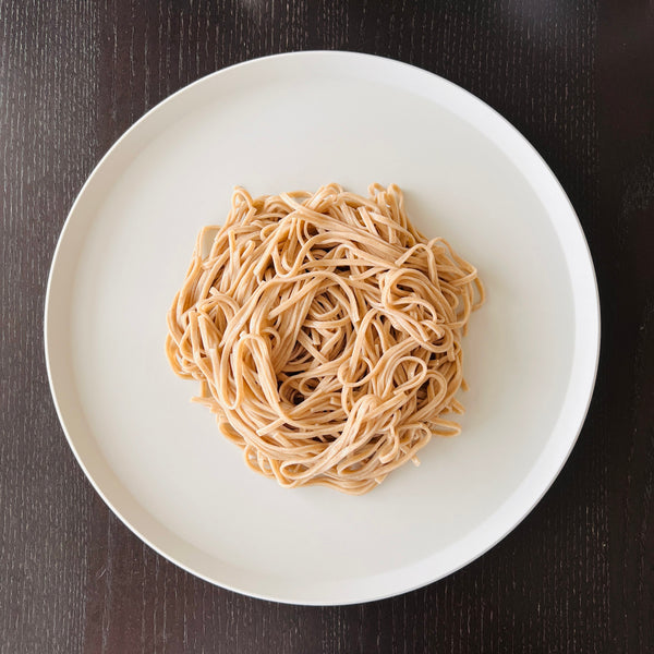 putting the soba noodles on a plate
