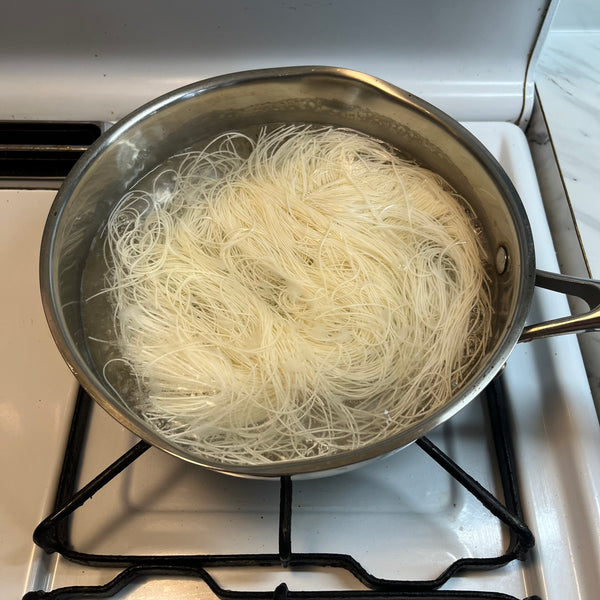 boiling the somen noodles