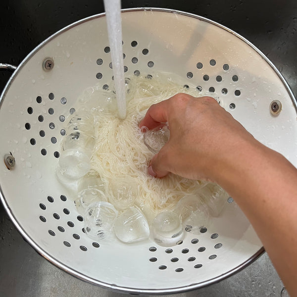 rinsing the somen noodles under cold water