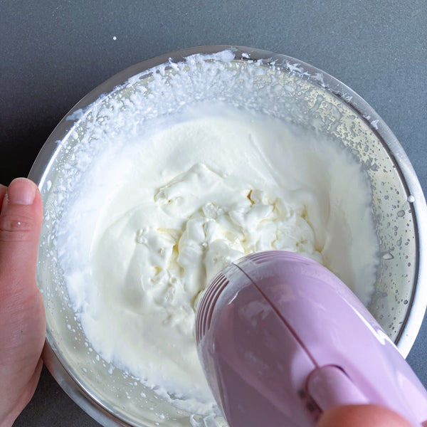 mixing the cream and the mascarpone cheese together