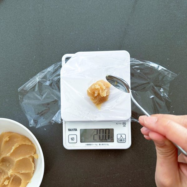 measuring the white bean paste