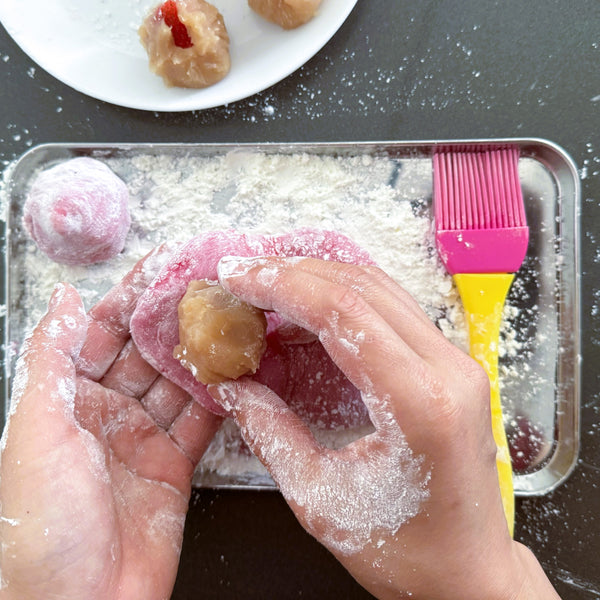 wrapping the strawberry in mochi