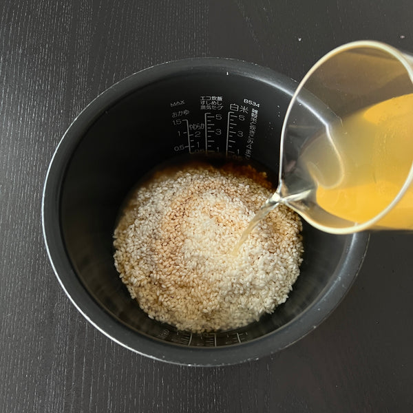 adding dashi and seasonings to the rice