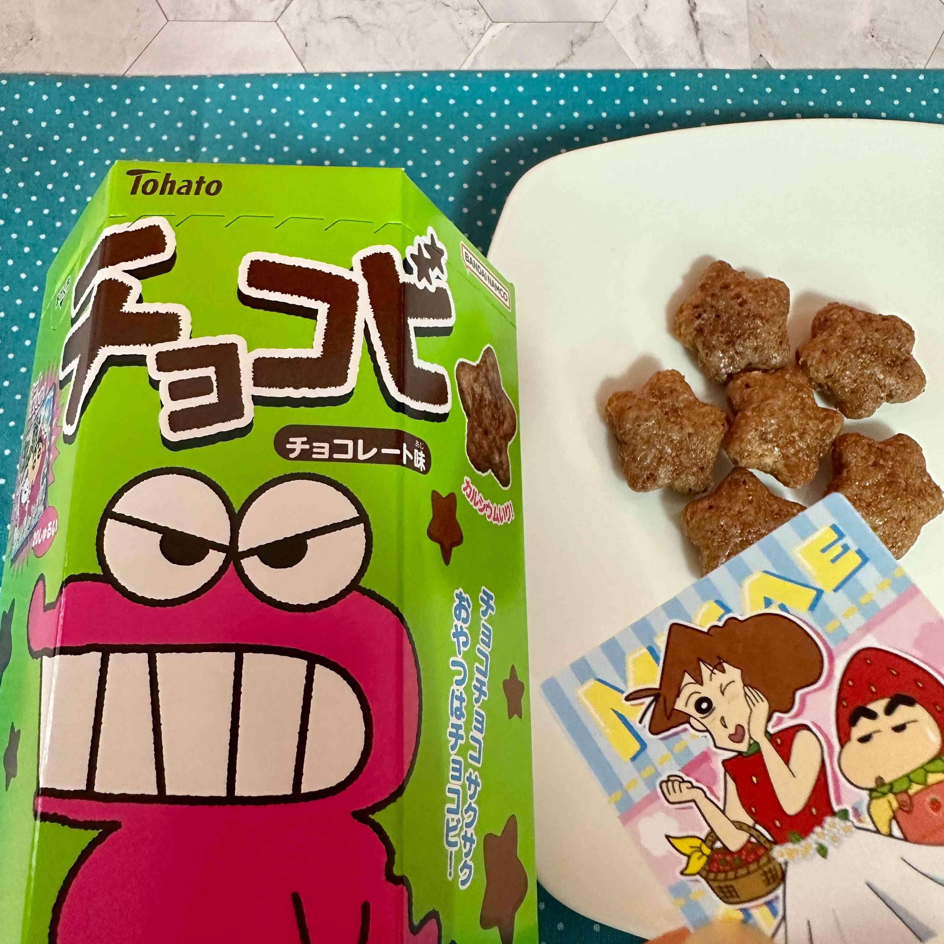 Tohato Chocobi Star Shaped Chocolate Corn Puff Snack + Shin-Chan Stick