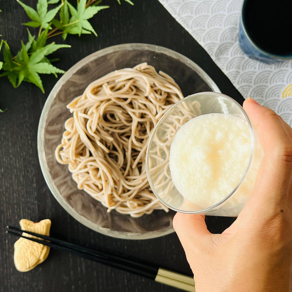 adding the tororo nagaimo on top of the soba