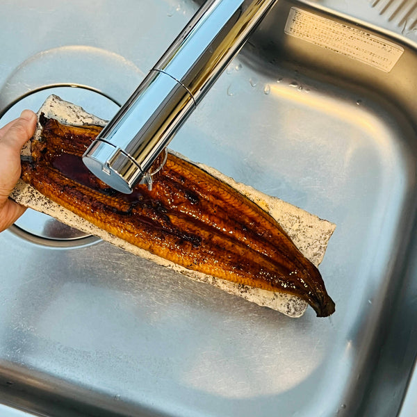 rinsing the unagi under cold water