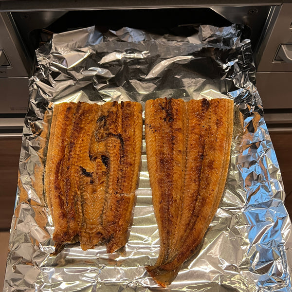 placing the unagi into a fish grill