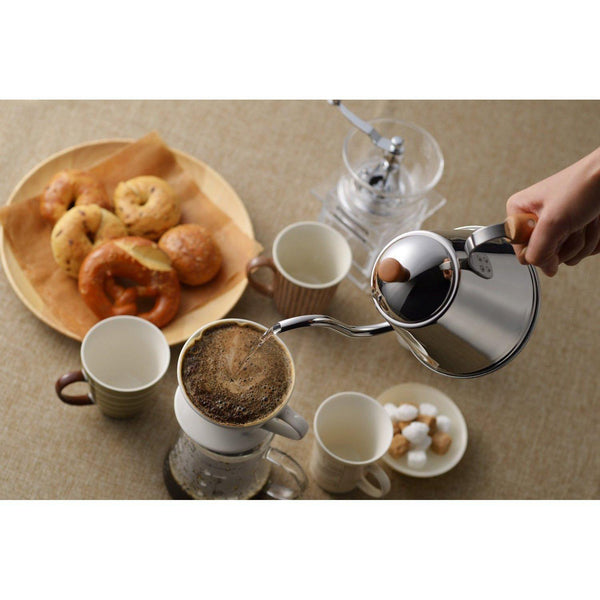 https://japanesetaste.com/cdn/shop/products/Yoshikawa-Pour-Over-Coffee-Drip-Kettle-Cafe-Time-SH7090-1_0L-Japanese-Taste-7.jpg?v=1694858599&width=600